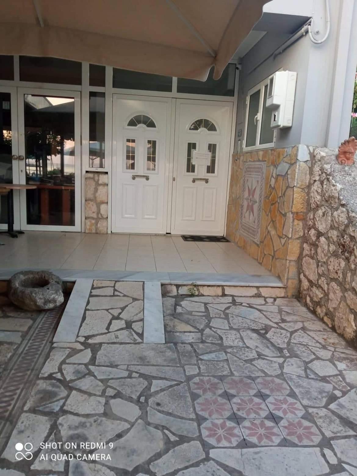 Vasilis Travlos Apartment Poros  Exteriör bild