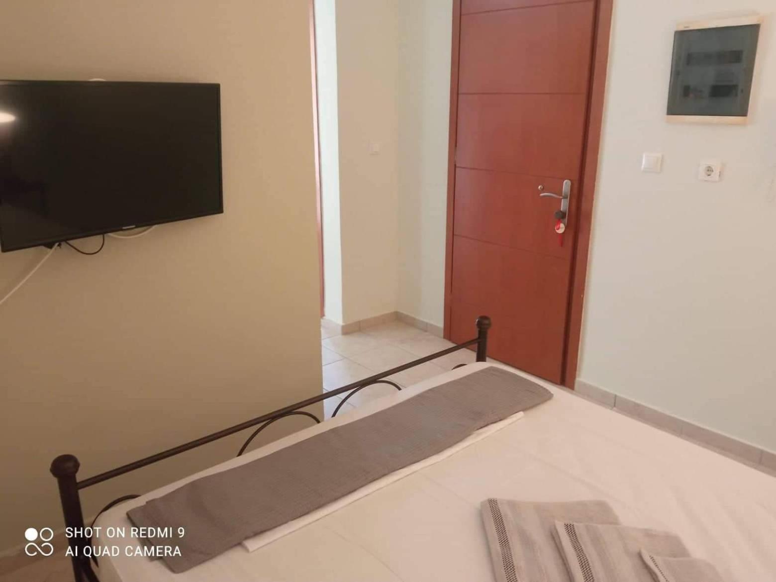 Vasilis Travlos Apartment Poros  Exteriör bild
