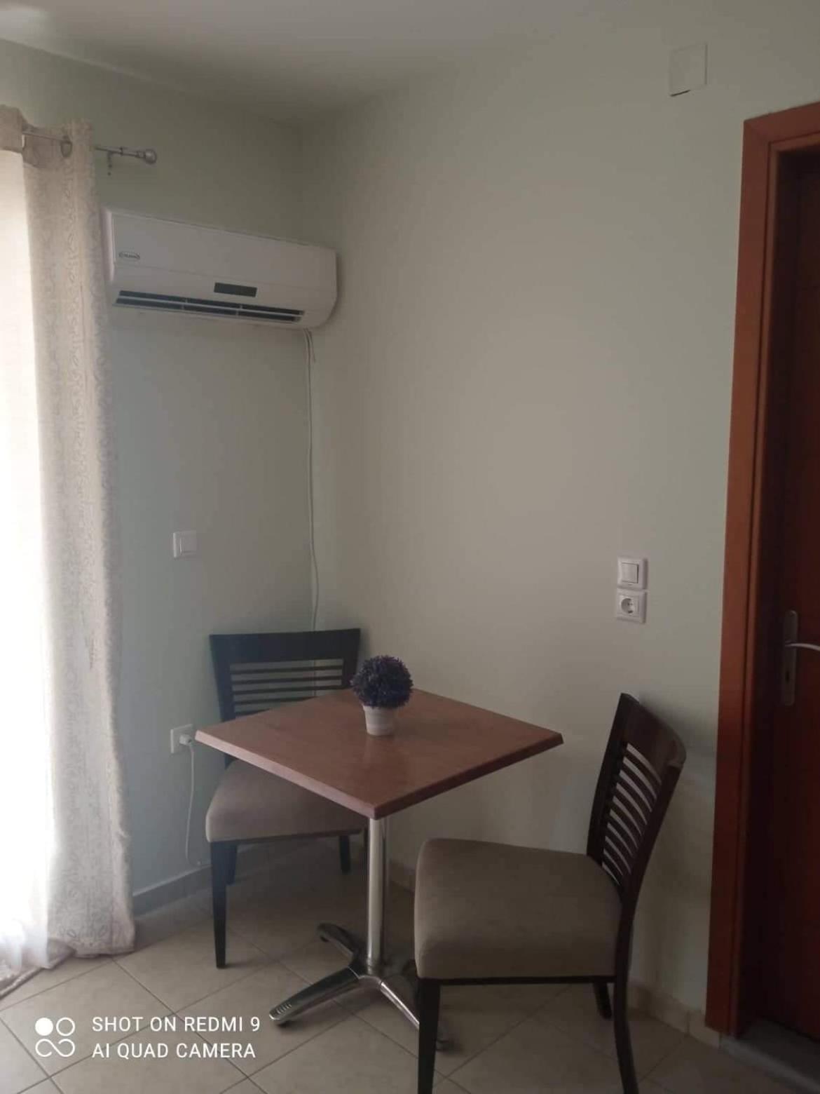 Vasilis Travlos Apartment Poros  Exteriör bild