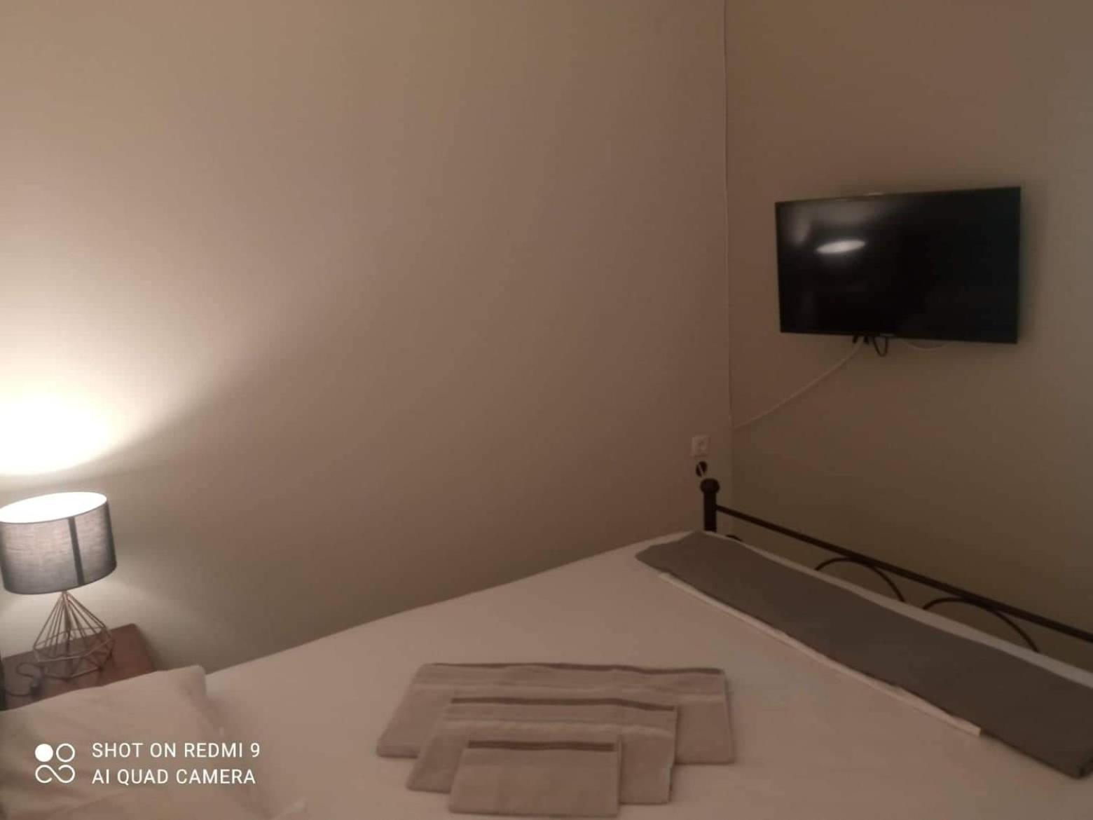 Vasilis Travlos Apartment Poros  Exteriör bild