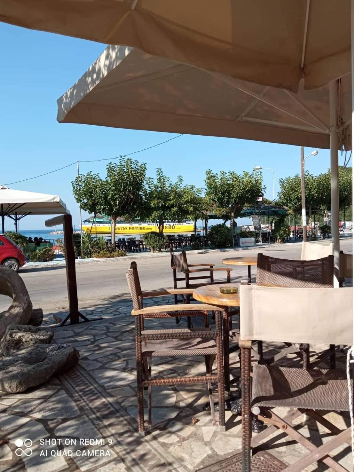 Vasilis Travlos Apartment Poros  Exteriör bild