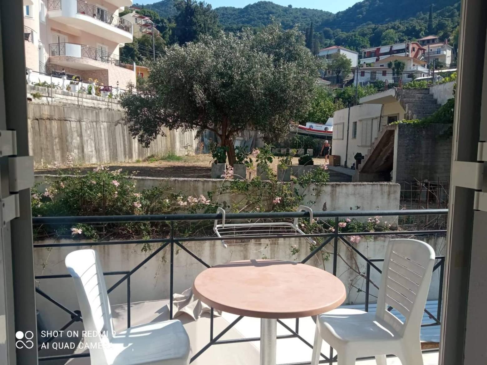 Vasilis Travlos Apartment Poros  Exteriör bild